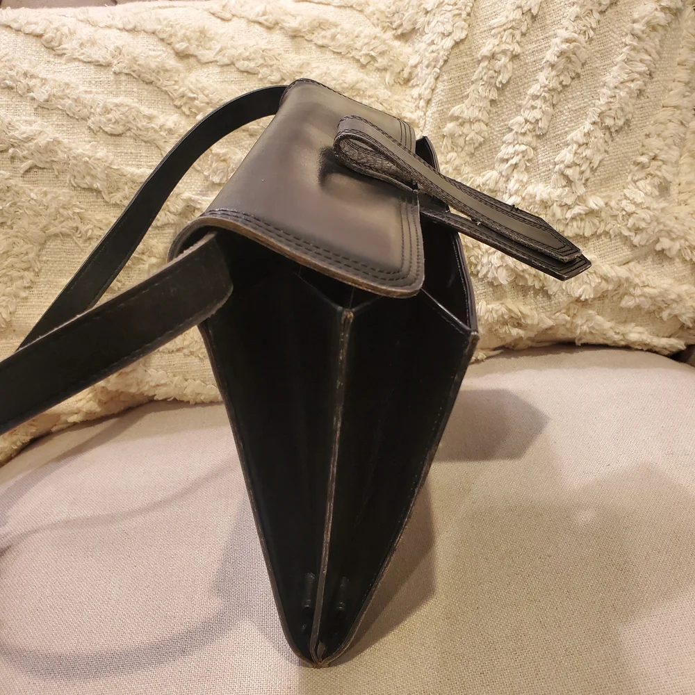 Yves Saint Laurent Black Leather Handbag - Picture 9 of 14